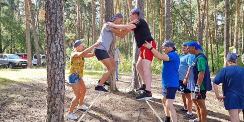 Спортивный праздник - тимбилдинг «Только вперед!», посвященный 50-летию ЗМА, прошел в Стригинском бору