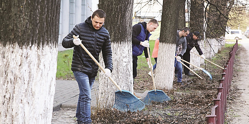 Накануне Дня Победы волонтеры «Группы ГАЗ» традиционно привели в порядок территорию возле Дома ветеранов ГАЗа