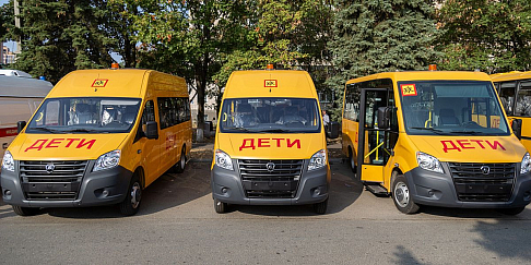 Автомобили скорой помощи и школьные автобусы марки «ГАЗ» поступили в Республику Адыгея
