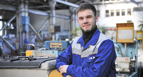 «Я просто попробовал, и мне понравилось», - медник «Сервисного центра» Горьковского автозавода Антон Блажко о выборе жизненного пути