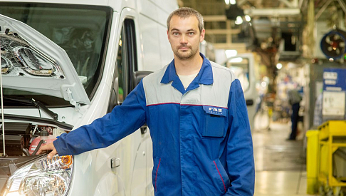 «Делая свою работу качественно, ты создаешь новые страницы истории автозавода», - Александр Балясников, лидер группы первого конвейера ПГА