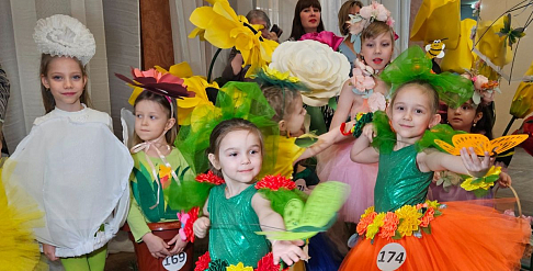 Конкурс по созданию женского костюма «Цветочная феерия» стартовал в Автозаводском районе