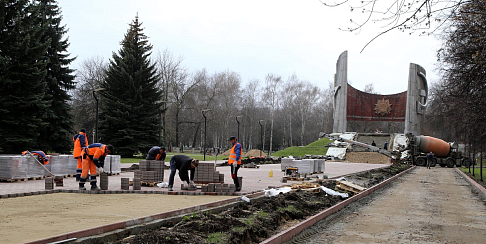 Монумент в сквере Славы Автозаводского района отремонтируют до 9 мая