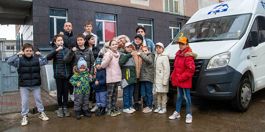 ГАЗ продолжает поддерживать нижегородскую многодетную семью Ливадоновых