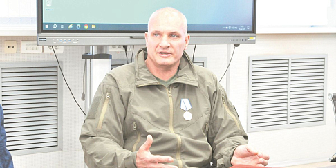 Активисты автозавода встретились с участником СВО Владимиром Максимовым