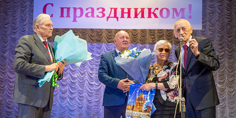 В рамках празднования Дня машиностроителя в ДК «ГАЗ» прошел концерт для ветеранов предприятия