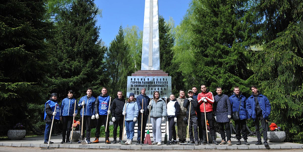 Автозаводские волонтеры привели в порядок памятники и захоронения участников Великой Отечественной