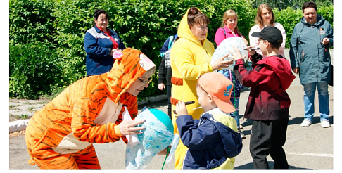 Дети сотрудников Курганского автобусного завода 1 июня совершили экскурсию по предприятию