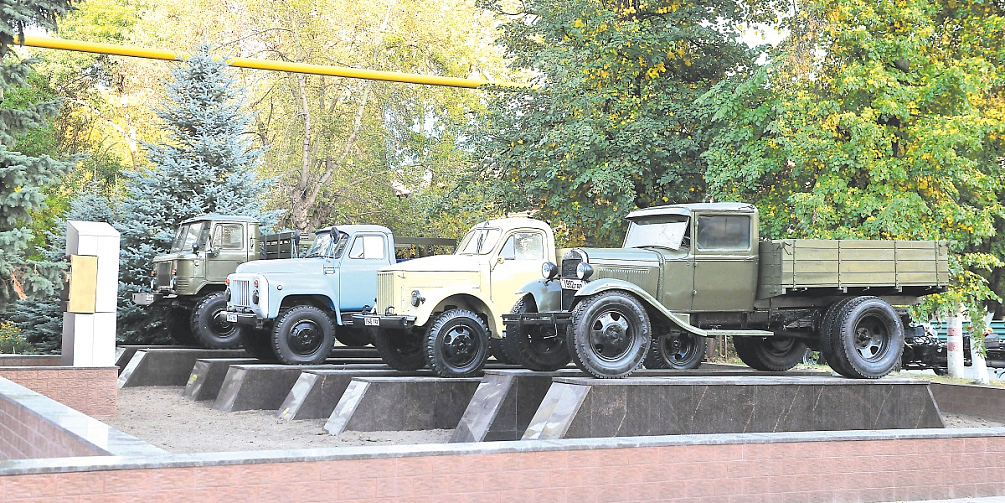 Постамент легенд