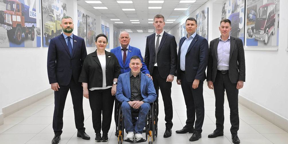 Более 150 сотрудников автозавода приняли участие во встрече с мэром города, депутатами, общественными деятелями и активистами