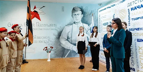 Арт-объект, посвященный Герою Советского Союза Юрию Смирнову, открыли в автозаводской школе №169