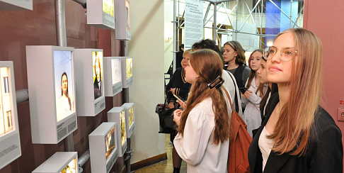 Выставка-презентация творческих лабораторий для школьников «Скрытые чувства» открылась в ДК «ГАЗ»