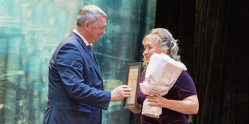 Два вечера подряд лучшие работники Горьковского автозавода принимали поздравления с Днем машиностроителя от руководителей и почетных гостей