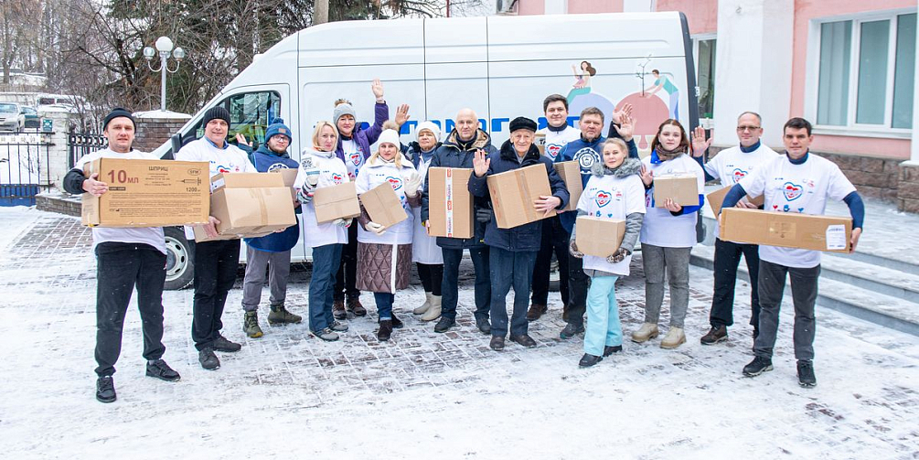 В зимние каникулы дети заводчан - участников СВО посетили новогоднее представление в ДК «ГАЗ» и получили сладкие подарки