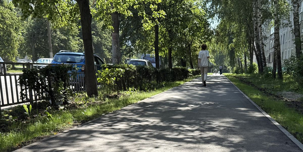 На улице Веденяпина отремонтировали тротуар