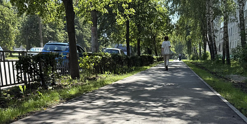 На улице Веденяпина отремонтировали тротуар