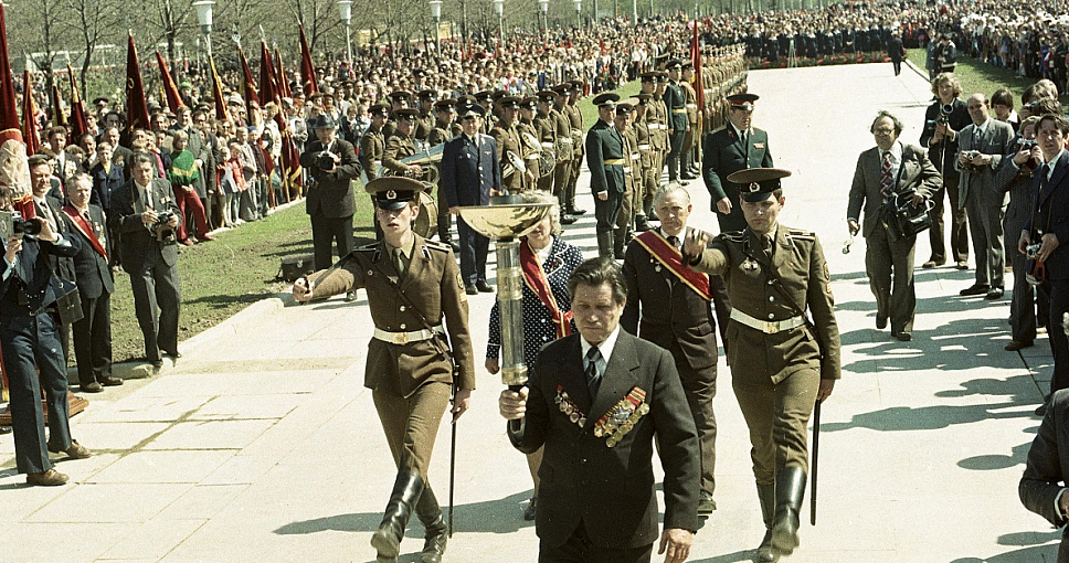 Стальные знамена Победы