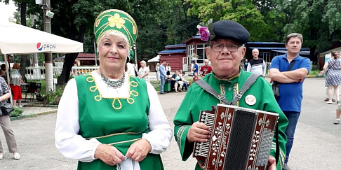 Более 30 артистов приняли участие в фестивале «Играй, гармошка! Пой, душа!», который прошел в Автозаводском парке культуры и отдыха